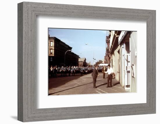 Un apres-midi by chien (DOG DAY AFTERNOON) by SidneyLumet avec, Charles Durning, Al Pacino, 1975 (p-null-Framed Photo