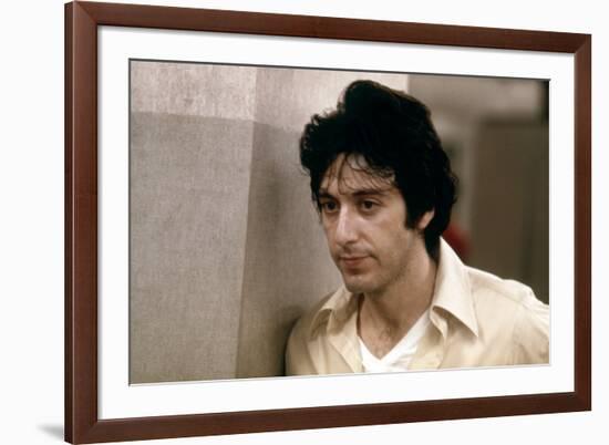 Un apres-midi by chien (DOG DAY AFTERNOON) by SidneyLumet with Al Pacino, 1975 (photo)-null-Framed Photo