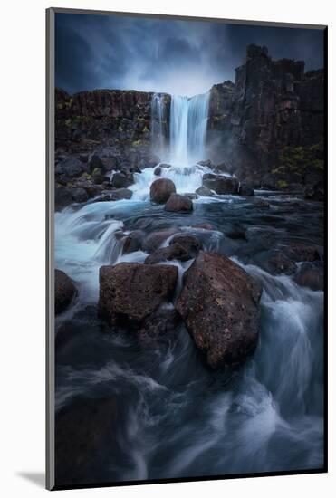 Una cascada.-Juan Pablo de-Mounted Photographic Print