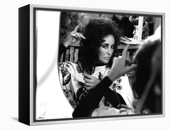 Une Belle Tigresse ZEE & CO by Brian Hutton with Elizabeth Taylor, 1972 (b/w photo)-null-Framed Stretched Canvas