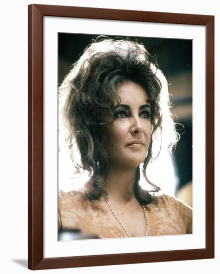 Une Belle Tigresse ZEE & CO by Brian Hutton with Elizabeth Taylor, 1972 (photo)-null-Framed Photo