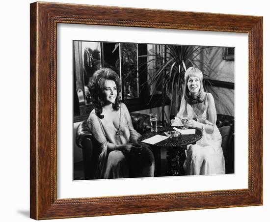 Une Belle Tigresse ZEE & CO by Brian Hutton with Elizabeth Taylor and Susannah York, 1972 (b/w phot-null-Framed Photo