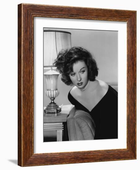 Une Vie Perdue SMASH UP-THE STORY OF A WOMAN by Stuart Heisler with Susan Hayward, 1947 (b/w photo)-null-Framed Photo