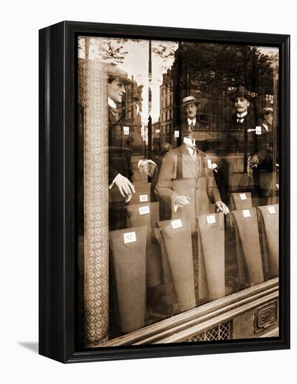 Une Vitrine Avenue des Gobelins A? Paris 1925-Eugène Atget-Framed Premier Image Canvas