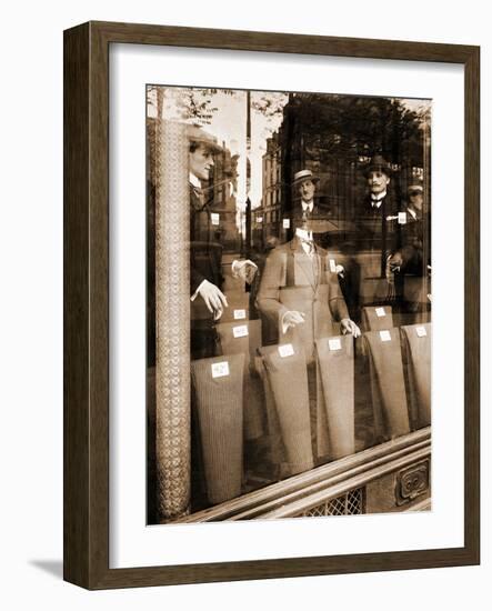 Une Vitrine Avenue des Gobelins A? Paris 1925-Eugène Atget-Framed Photographic Print