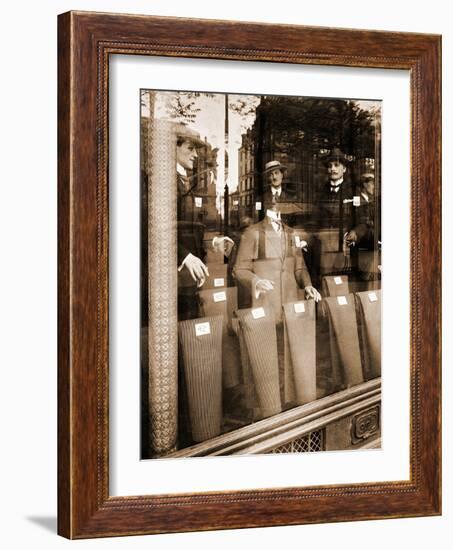 Une Vitrine Avenue des Gobelins A? Paris 1925-Eugène Atget-Framed Photographic Print