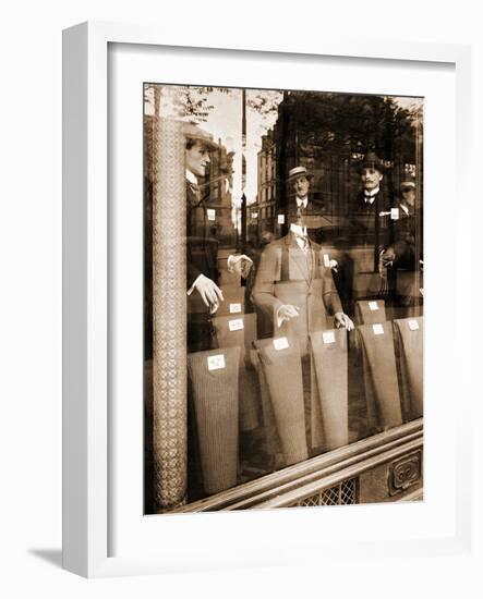 Une Vitrine Avenue des Gobelins A? Paris 1925-Eugène Atget-Framed Photographic Print