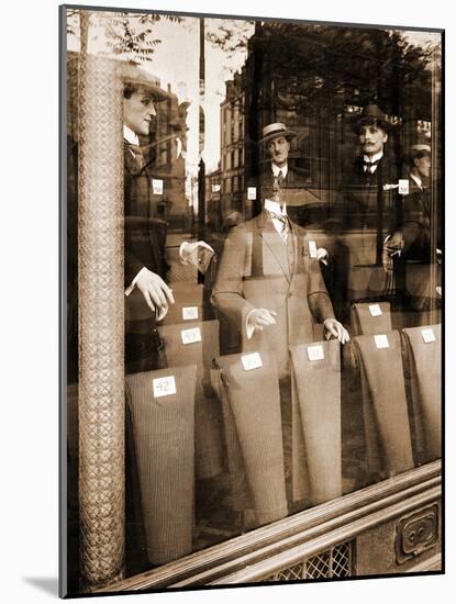 Une Vitrine Avenue des Gobelins A? Paris 1925-Eugène Atget-Mounted Photographic Print