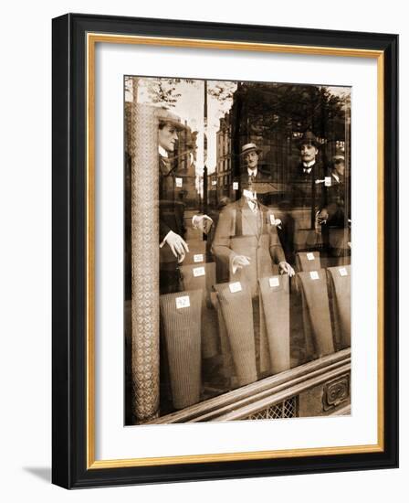 Une Vitrine Avenue des Gobelins A? Paris 1925-Eugène Atget-Framed Photographic Print