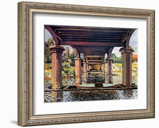 Unter der Brucke von Hampton Court Bridge-Alfred Sisley-Framed Art Print