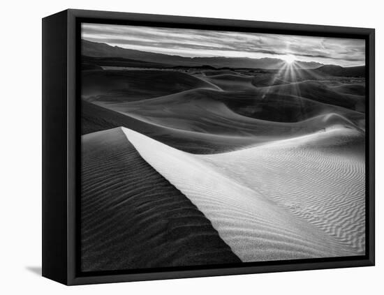 USA, California, Death Valley National Park, Sunrise over Mesquite Flat Dunes in Black and White-Ann Collins-Framed Premier Image Canvas