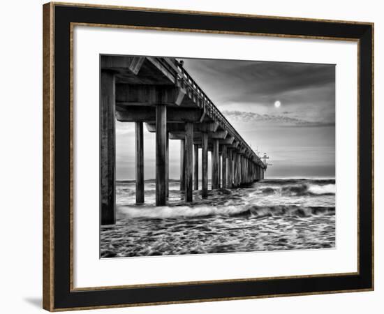 USA, California, La Jolla, Full Moon Setting at Dawn over Scripps Pier, La Jolla Shores-Ann Collins-Framed Photographic Print