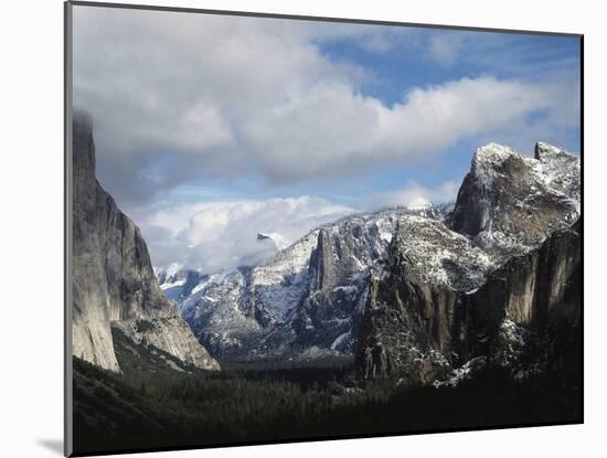 USA, California, Yosemite National Park in Winter-Zandria Muench Beraldo-Mounted Photographic Print