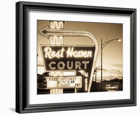 USA, Missouri, Route 66, Springfield, Rest Haven Court Motel-Alan Copson-Framed Photographic Print