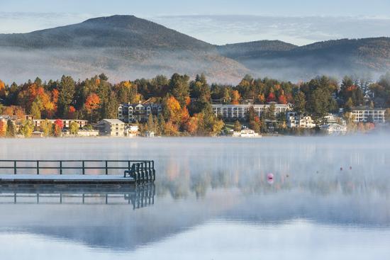 USA, New York, Adirondack Mountains, Lake Placid, Mirror Lake fog ...