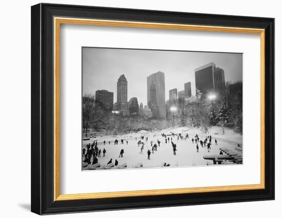 USA, New York, New York City, Skaters at the Wollman Rink-Walter Bibikow-Framed Photographic Print