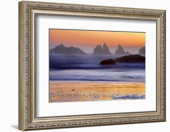 USA, Oregon, Bandon. Beach sunset.-Jaynes Gallery-Framed Photographic Print