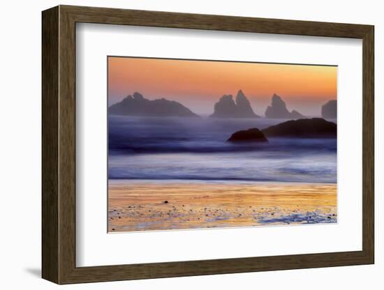 USA, Oregon, Bandon. Beach sunset.-Jaynes Gallery-Framed Photographic Print