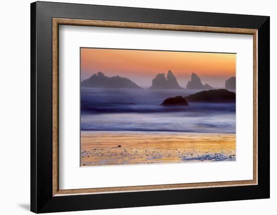 USA, Oregon, Bandon. Beach sunset.-Jaynes Gallery-Framed Photographic Print