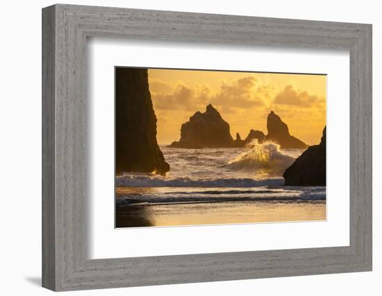 USA, Oregon, Bandon. Shore Scenic-Cathy & Gordon Illg-Framed Photographic Print