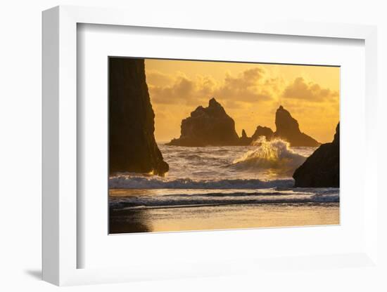 USA, Oregon, Bandon. Shore Scenic-Cathy & Gordon Illg-Framed Photographic Print