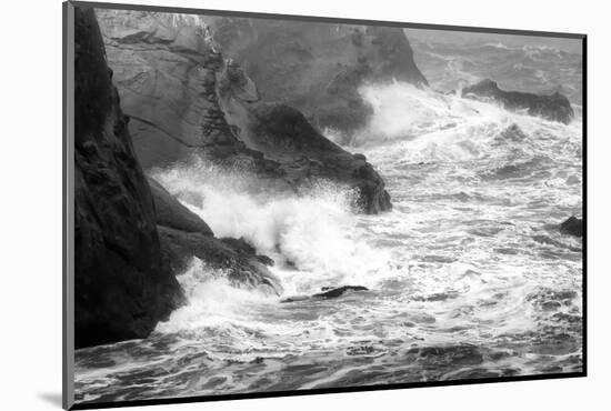 USA, Oregon, Bandon. Storm waves on coast.-Jaynes Gallery-Mounted Photographic Print