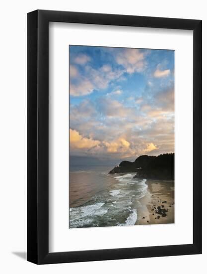 USA, Oregon. Heceta Head Lighthouse in Morning Light-Jaynes Gallery-Framed Photographic Print