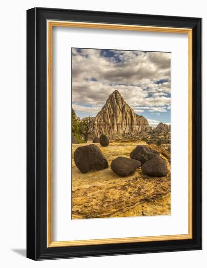 USA, Utah, Capitol Reef National Park. Pectols Pyramid in autumn.-Jaynes Gallery-Framed Photographic Print