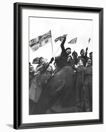 V Day Celebrations in Trafalgar Square London, 1945-null-Framed Photographic Print