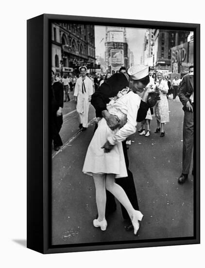 V-J Day in Times Square-Alfred Eisenstaedt-Framed Premier Image Canvas