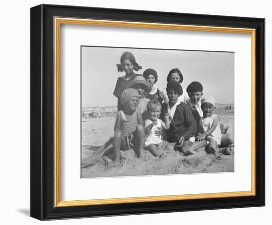 Vacances-null-Framed Giclee Print