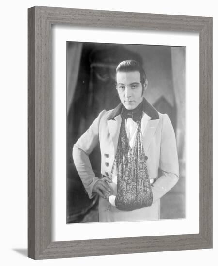 Valentino on the set of 'The Eagle' with his arm in a sling after a car accident, c.1925-null-Framed Photographic Print