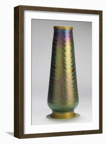 Vase à décor de plumes de paon-null-Framed Giclee Print