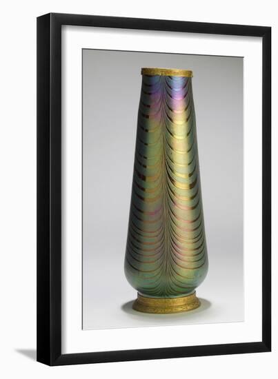 Vase à décor de plumes de paon-null-Framed Giclee Print
