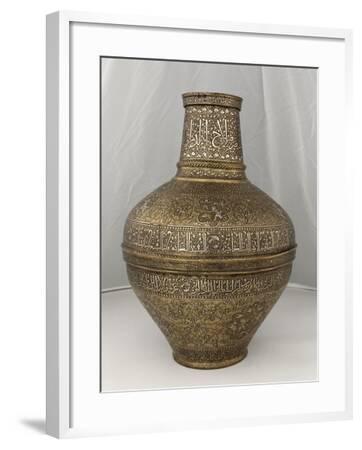  Vase  au nom du Sultan al Malik al Nasir Salah al Din 