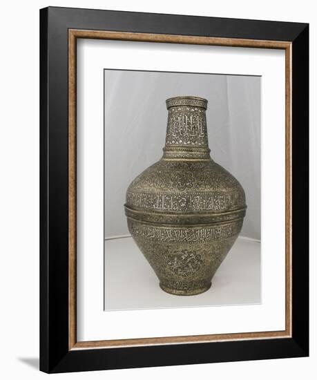 Vase au nom du Sultan al-Malik al-Nasir Salah al-Din Yusuf dit " vase Barberini "-null-Framed Giclee Print