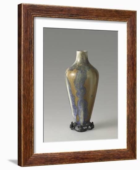 Vase de "Varennes" (monture en bronze)-null-Framed Giclee Print