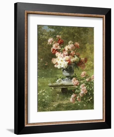Vase Mit Pfingstrosen in Einem Garten-Louis Marie Lemaire-Framed Giclee Print