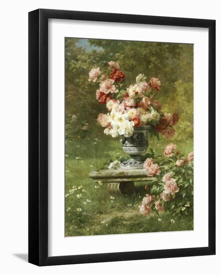 Vase Mit Pfingstrosen in Einem Garten-Louis Marie Lemaire-Framed Giclee Print