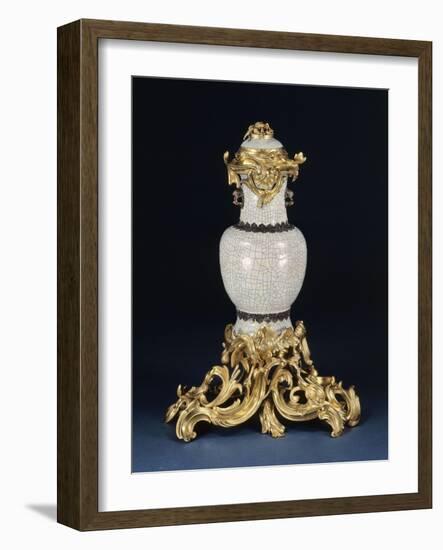 Vase monté en bronze ciselé et doré, fontaine à parfum en céladon craquelé,-null-Framed Giclee Print