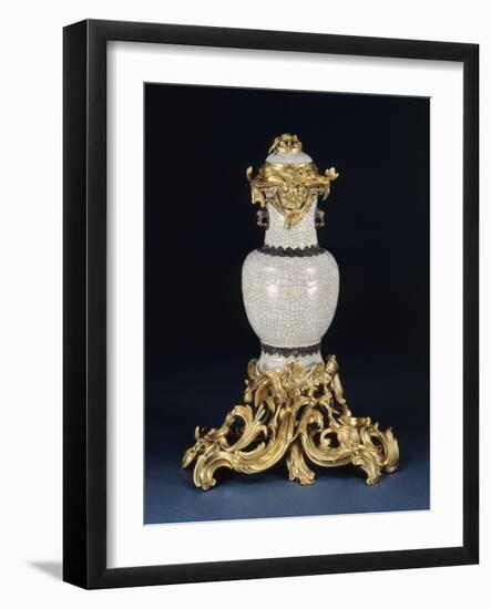 Vase monté en bronze ciselé et doré, fontaine à parfum en céladon craquelé,-null-Framed Giclee Print