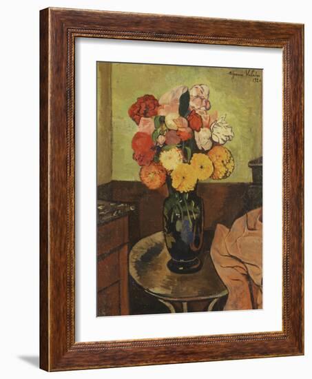 Vase of Flowers on a Round Table, Vase De Fleurs Sur Une Table Ronde, 1920-Suzanne Valadon-Framed Giclee Print