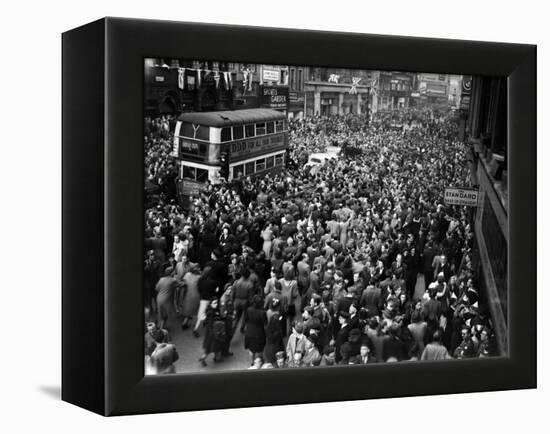 Ve Day Celebrations in London 1945-Nixon Greaves and-Framed Premier Image Canvas