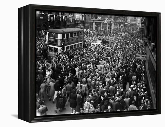 Ve Day Celebrations in London 1945-Nixon Greaves and-Framed Premier Image Canvas