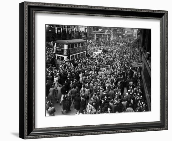 Ve Day Celebrations in London 1945-Nixon Greaves and-Framed Photographic Print