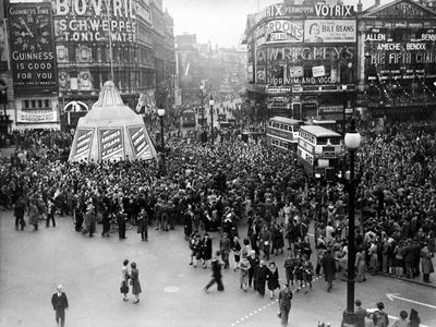 Ve Day Celebrations In London 1945 Photographic Print Nixon Greaves And Art Com