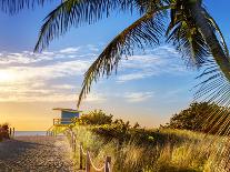 Classic American Car on South Beach, Miami.-vent du sud-Photographic Print