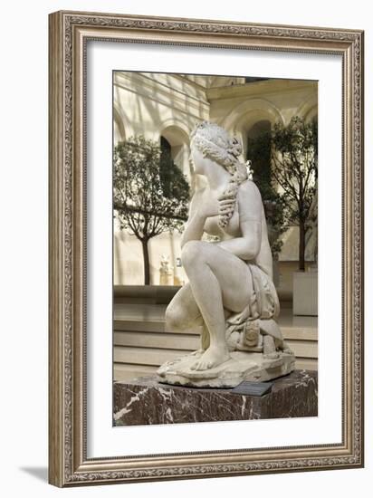 Vénus accroupie dite aussi Vénus pudique ou Vénus honteuse-Antoine Coysevox-Framed Giclee Print