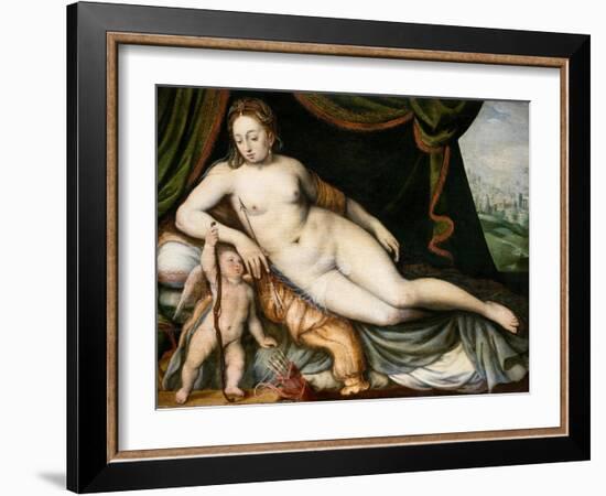 Venus and Cupid, c.1560-Frans de Vriendt-Framed Giclee Print