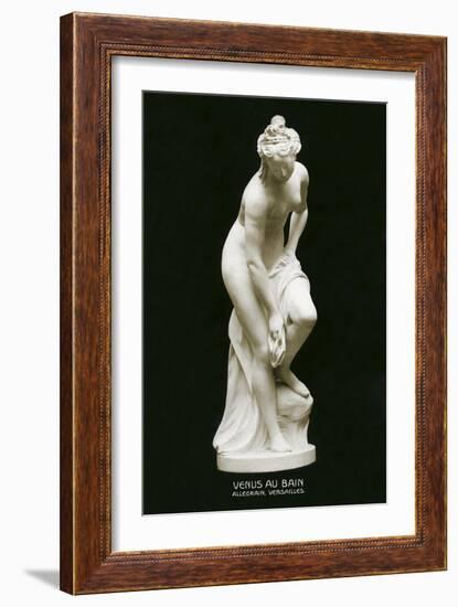 Venus Au Bain Statue-null-Framed Art Print